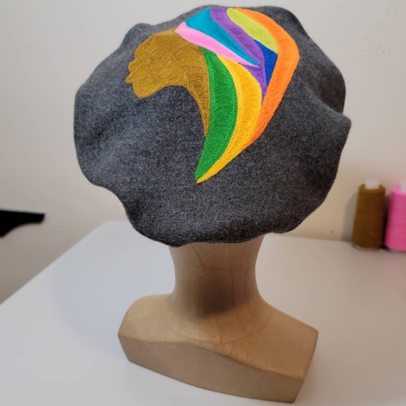 🚨SOLD🚨 Embroidered Wool Beret - Picture 3 of 6
